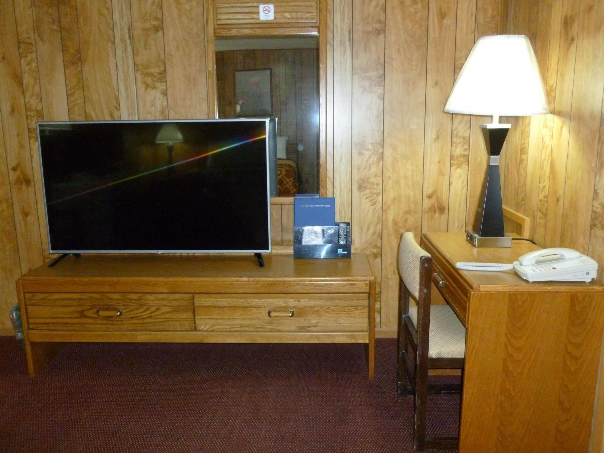 Royal Rest Motel Chariton Exterior photo