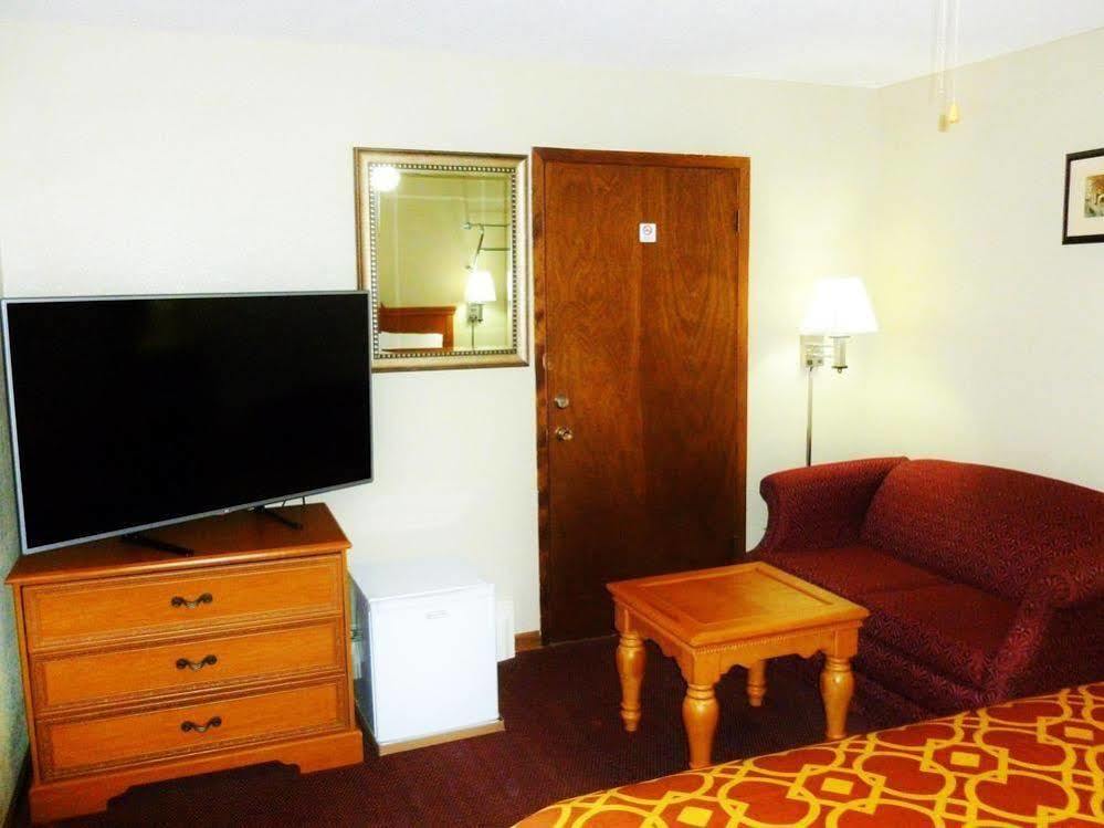 Royal Rest Motel Chariton Exterior photo